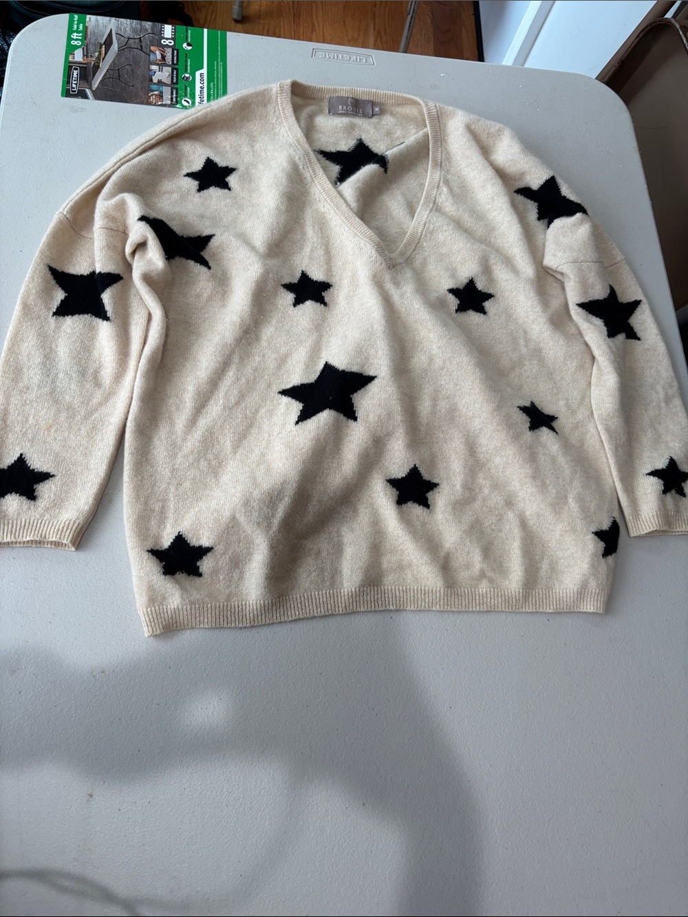 Cozy Cream V‑Neck Star Sweater - Black Star Pattern